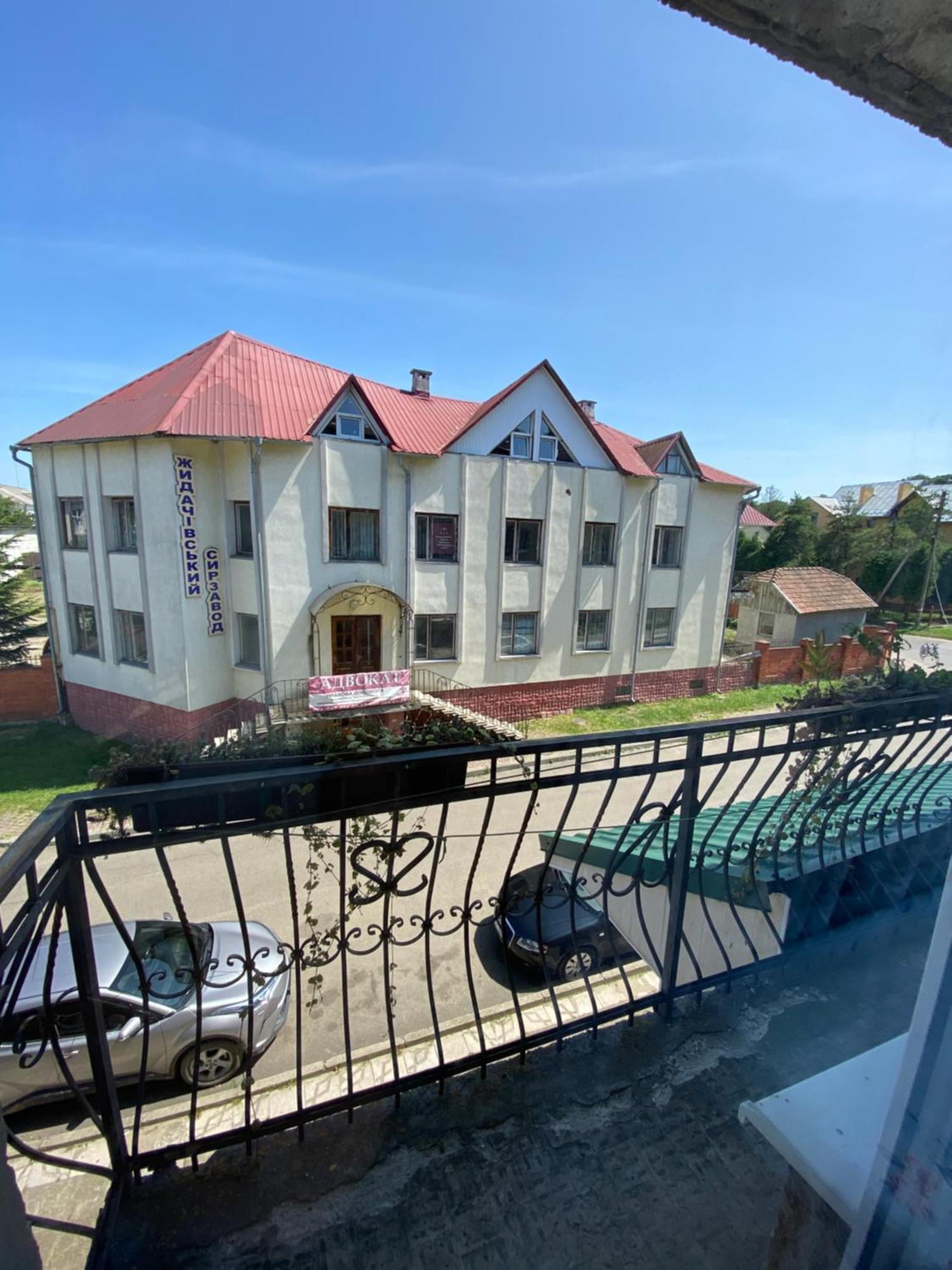 Удеч Hotel Zhidachov Buitenkant foto