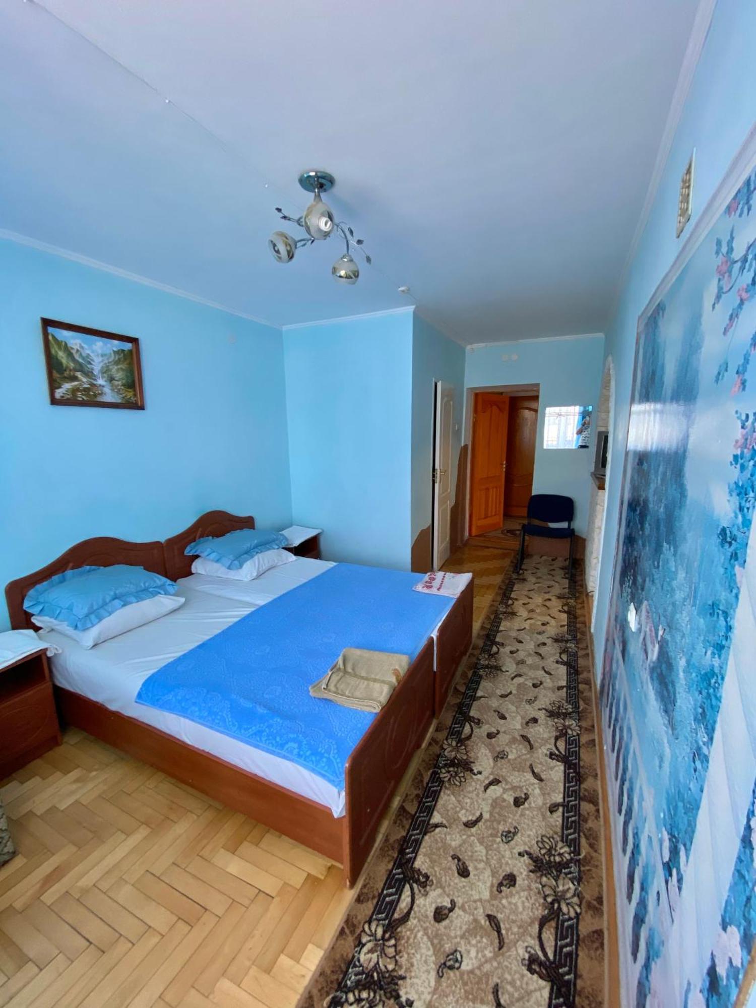 Удеч Hotel Zhidachov Buitenkant foto