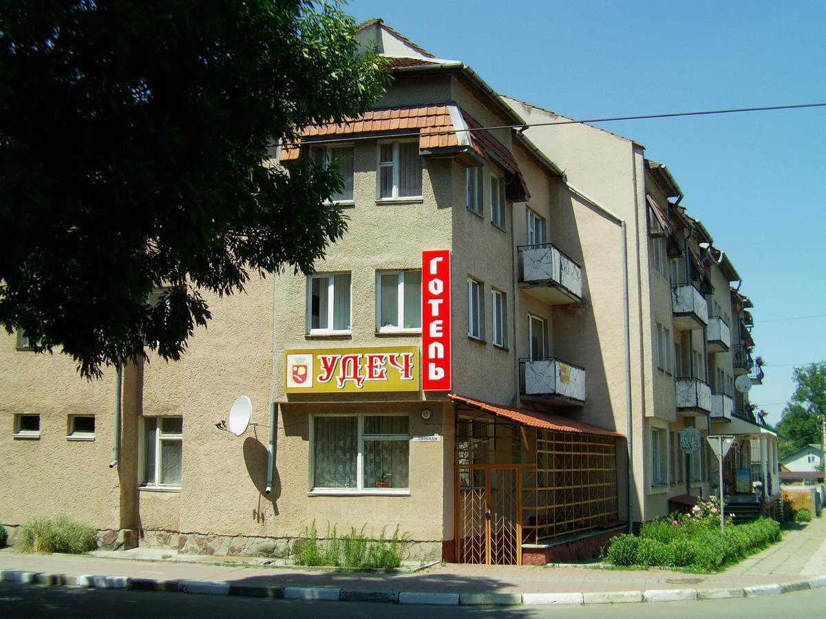 Удеч Hotel Zhidachov Buitenkant foto