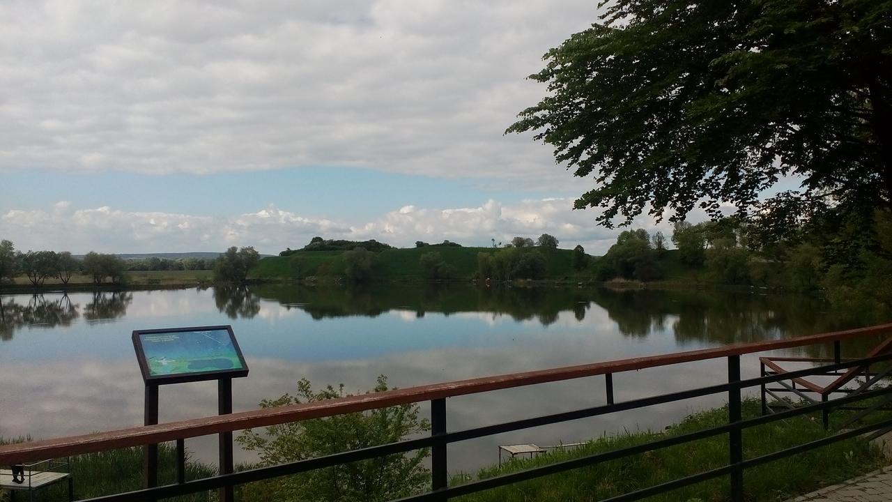 Удеч Hotel Zhidachov Buitenkant foto
