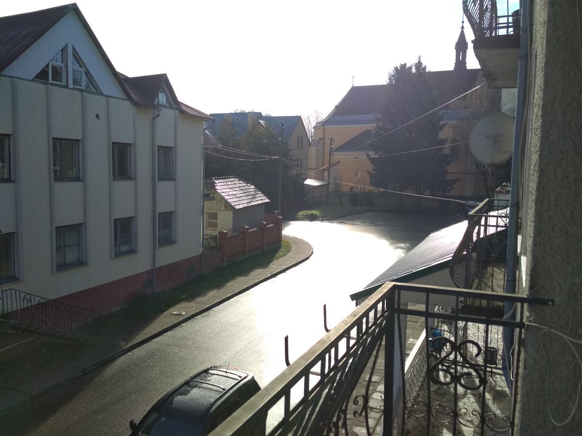 Удеч Hotel Zhidachov Buitenkant foto