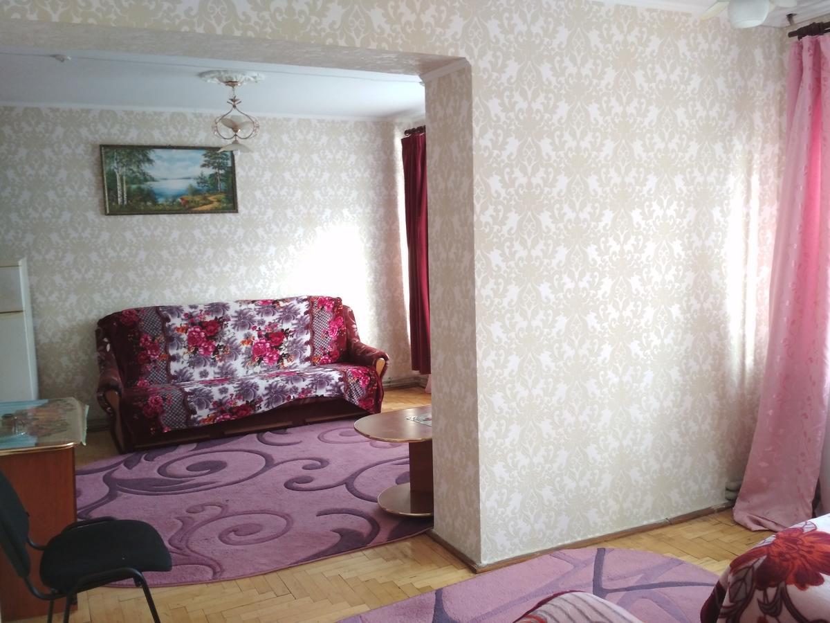 Удеч Hotel Zhidachov Buitenkant foto