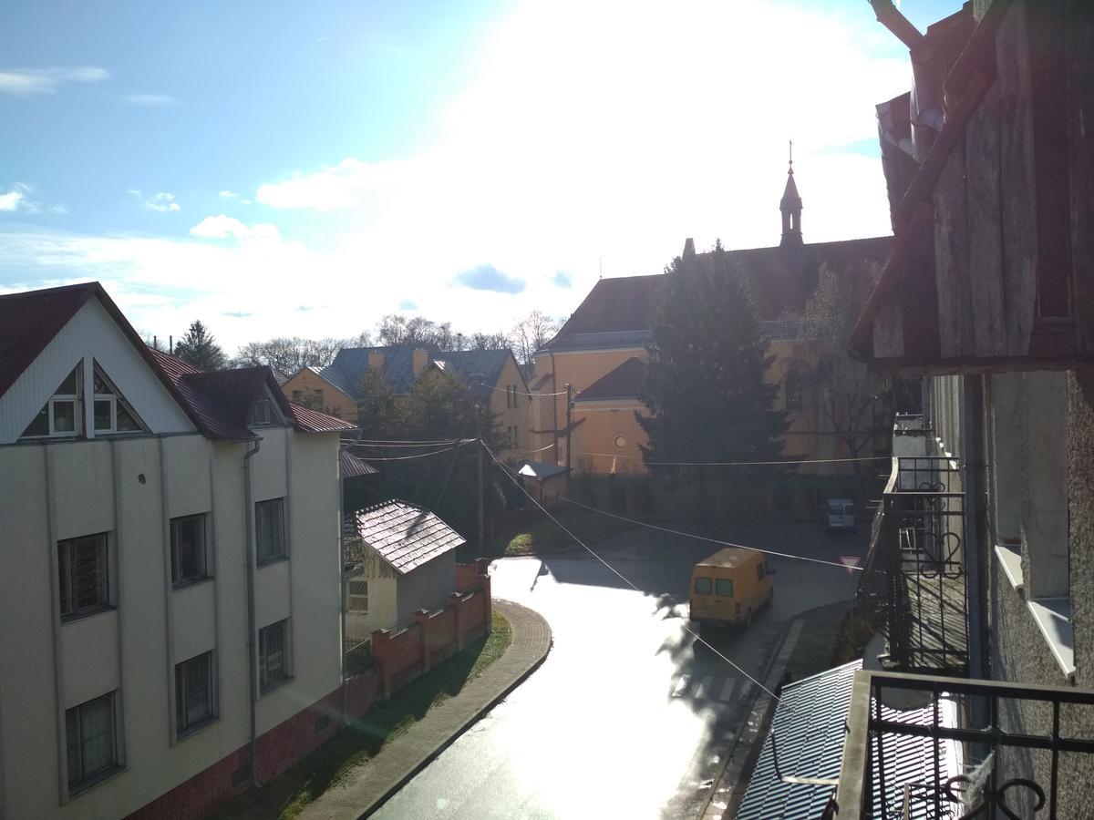 Удеч Hotel Zhidachov Buitenkant foto