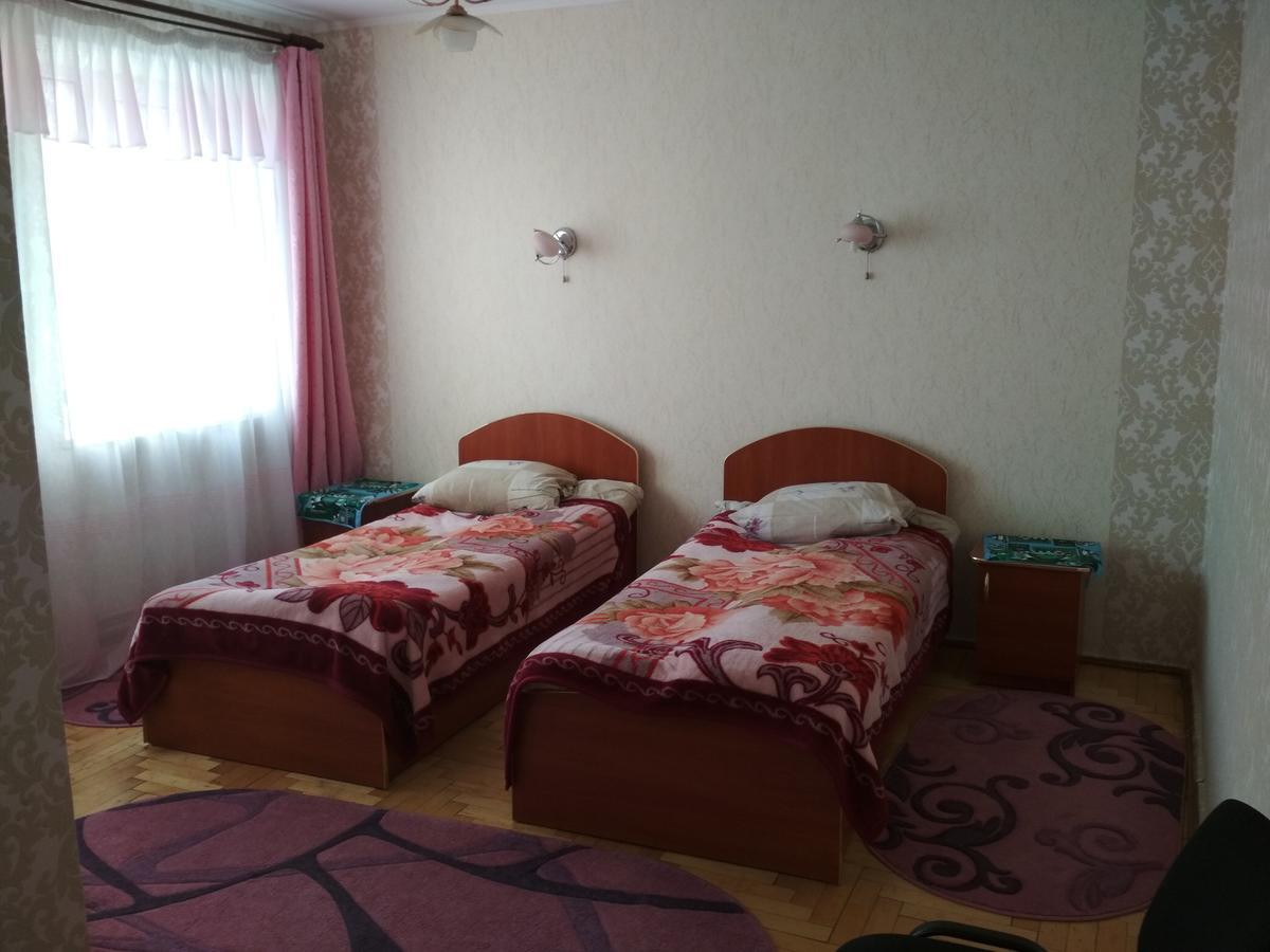 Удеч Hotel Zhidachov Buitenkant foto